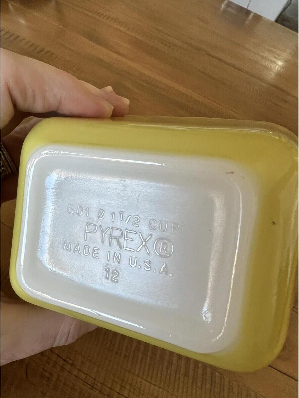 Vintage Pyrex 501B 1 1/2 c Rectangle Refrigerator Dish Yellow - Picture 4 of 4